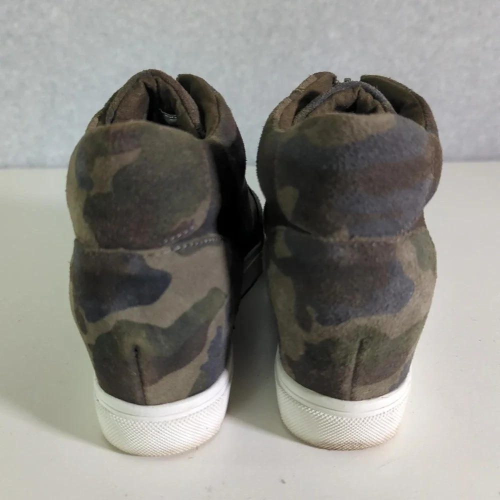 Blondo Shoes Womens Sz 8 M Glenda Waterproof Camo Hidden Wedge‎ Heel Zip Bootie